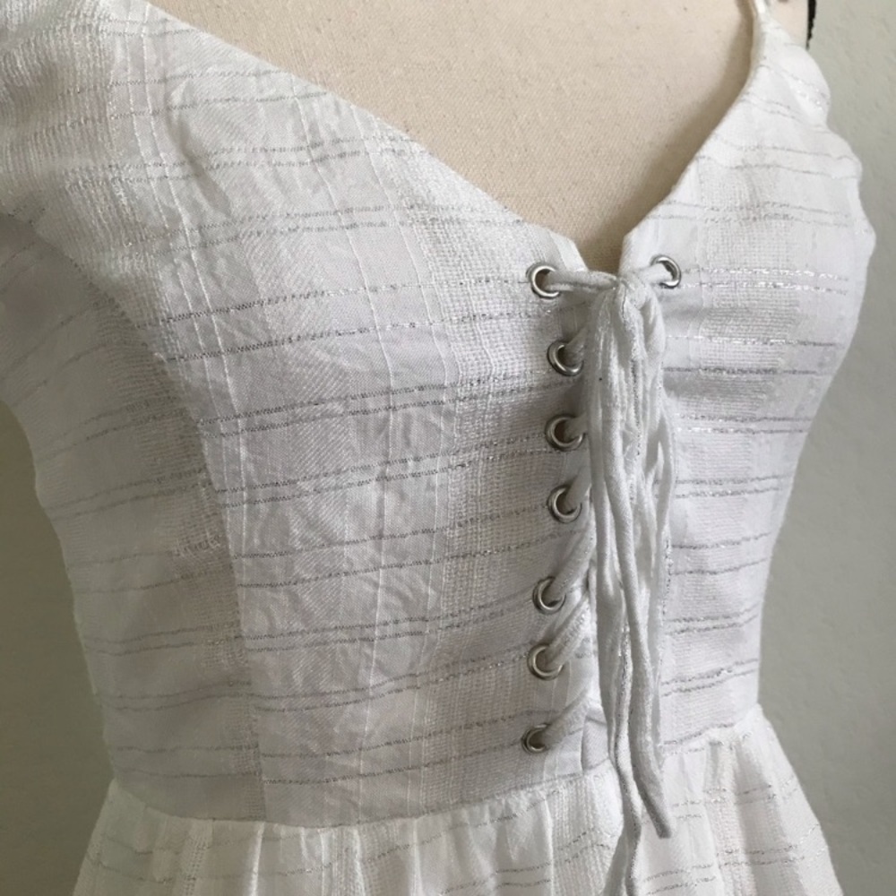 NWT Forever 21 Lace Front White Silver Dress L - Picture 2 of 3
